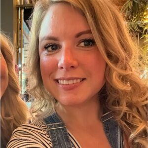 Meet your Posher, Laura